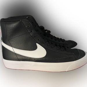 BRAND NEW!111. Nike shoes